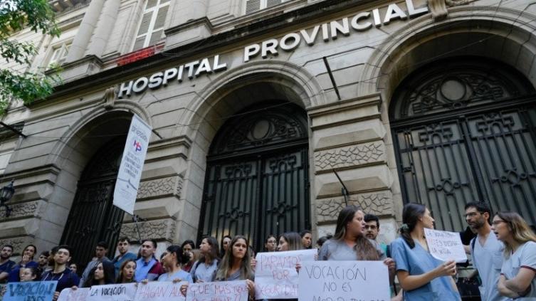 Último día de paro de médicos en toda la provincia por el crimen en el hospital Provincial 