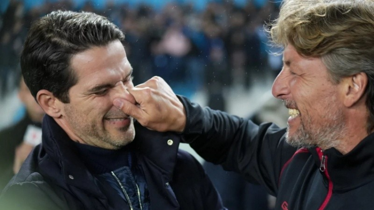 Newell ´s busca técnico y Gago pasó a saludar a Heinze por Bella Vista