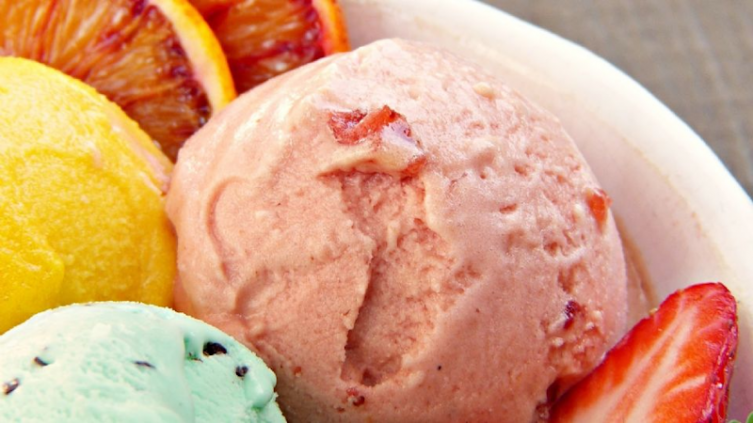 Helados cremosos con jugos de fruta