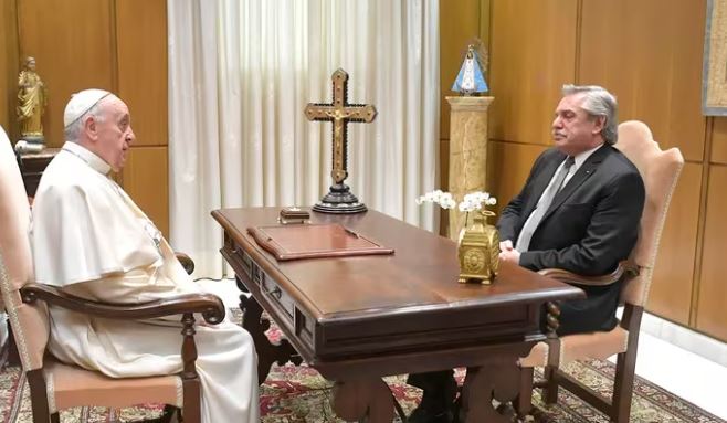 El Papa Francisco recibirá a Alberto Fernández en Roma en uno de sus últimos viajes oficiales