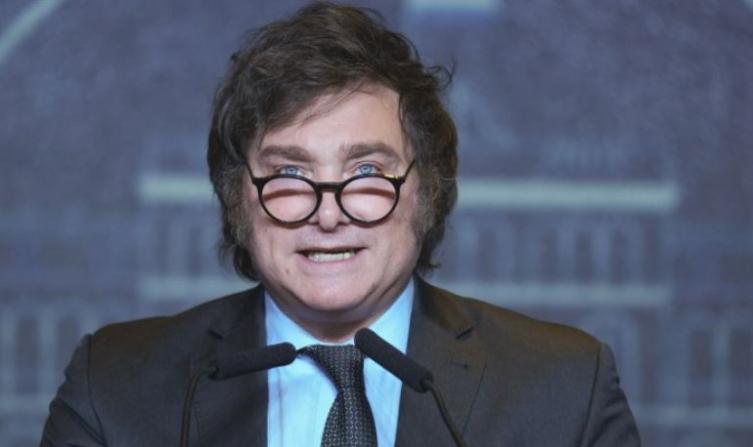 Milei suspendió su viaje a Estados Unidos y reacomoda las piezas de su futuro Gabinete