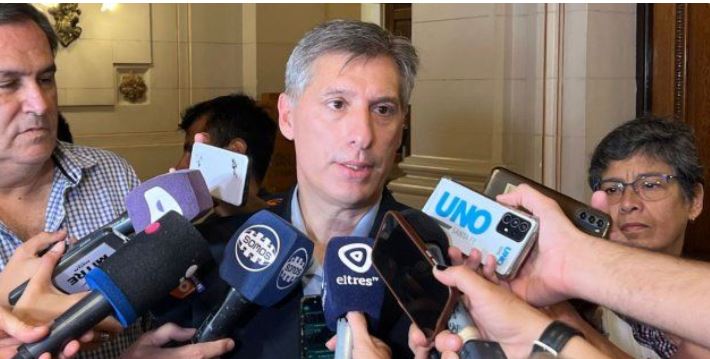 Con Pullaro no habría bono de fin de año para estatales