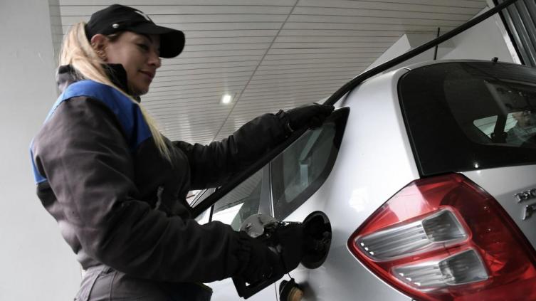 Aumentos de hasta el 30% en combustibles, con YPF a la cabeza del ajuste