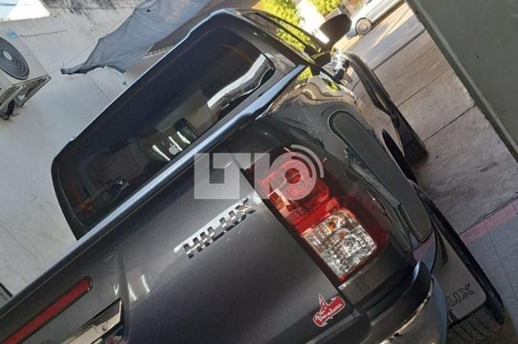 Se llevaron la camioneta y con las llaves que tenía adentro quisieron entrar a su casa