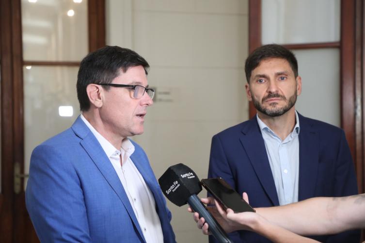 Pullaro firmó el decreto que elimina la no repitencia en el nivel secundario