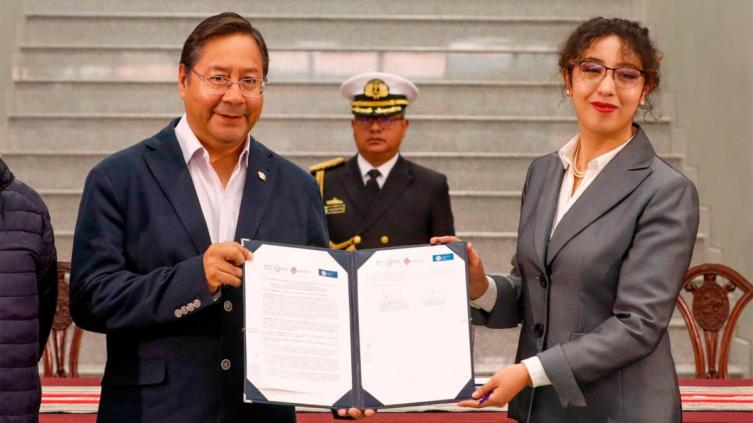 Bolivia firmó acuerdo con una firma rusa por la explotación de litio durante dos años