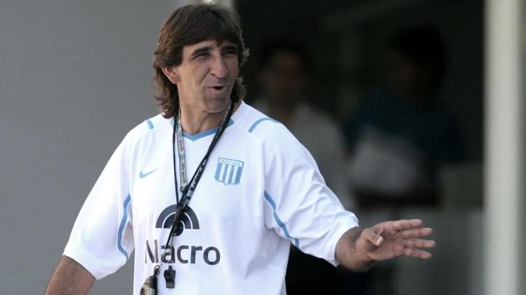 Costas firmó su vínculo como DT de Racing y confirmó que 