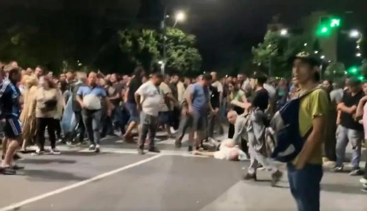 Un hombre murió tras descompensarse durante el cacerolazo en La Plata