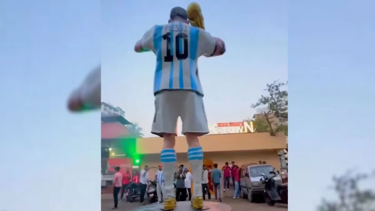 Inauguraron una estatua de Lionel Messi en la India