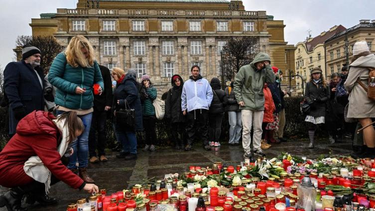 La policía investiga el móvil del tiroteo que dejó 13 muertos en una universidad de Praga