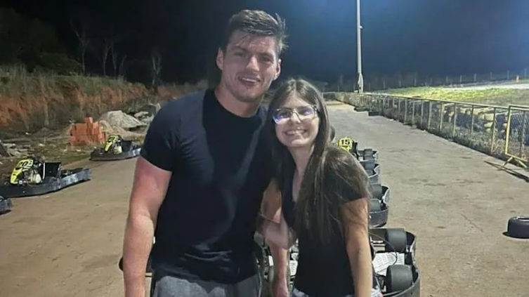 Verstappen manejando un karting en Brasil