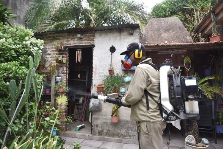 Operativo de bloqueo por casos de dengue positivo