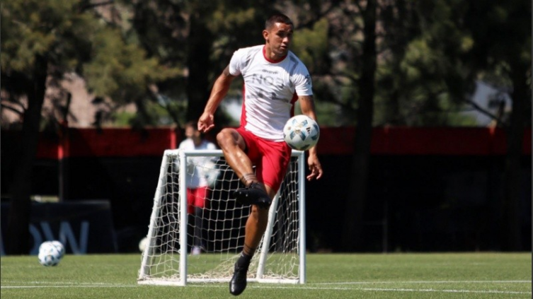 Newell ´s: Velázquez cerca de seguir, refuerzos que suenan