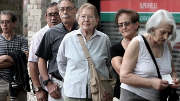 El Gobierno pagará en enero un bono de $55.000 a los jubilados