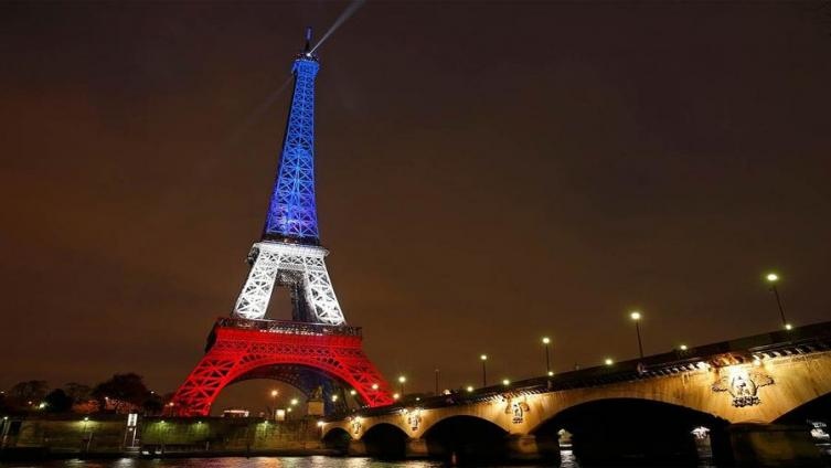 Francia mantendrá el alerta antiterrorista para Año Nuevo y movilizará 90.000 policías