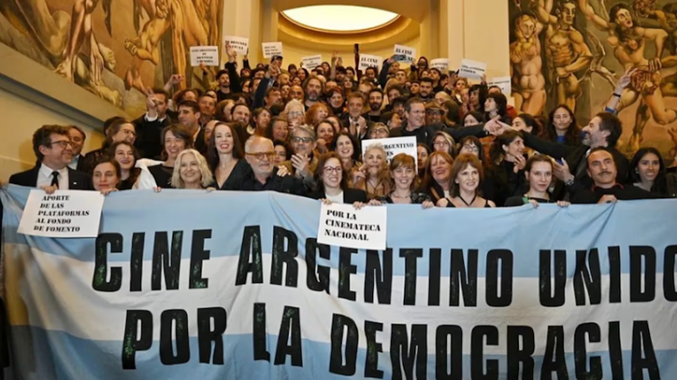 Ley Ómnibus: las instituciones y colectivos culturales contra los recortes