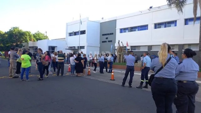 Paro por 48 horas en la municipalidad de Santo Tomé por el despido de 53 empleados