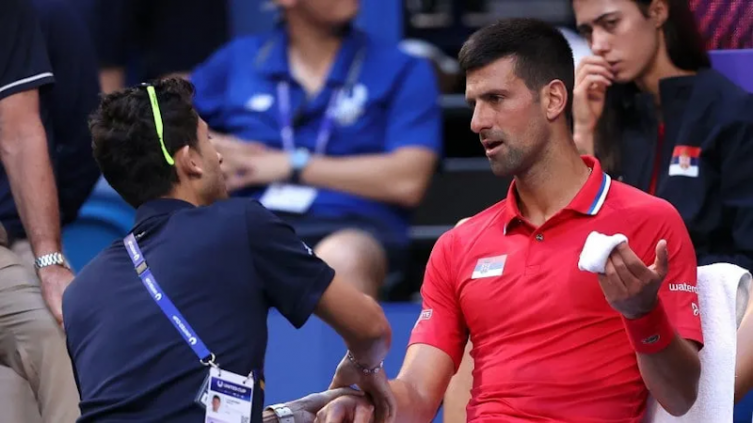 Djokovic sigue con problemas en su muñeca cerca del Australian Open