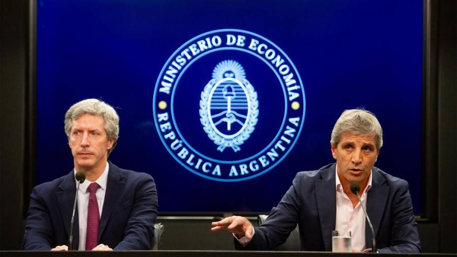 Caputo advirtió que si el Congreso no aprueba la ley ómnibus habrá medidas 