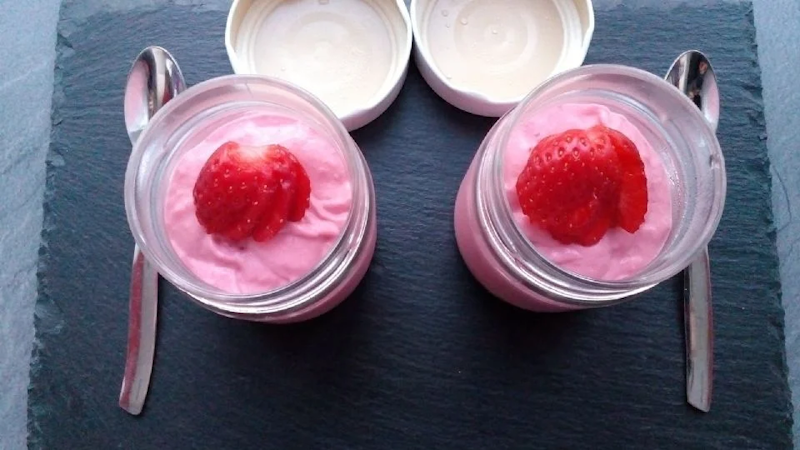 Helado de yogur y frutilla