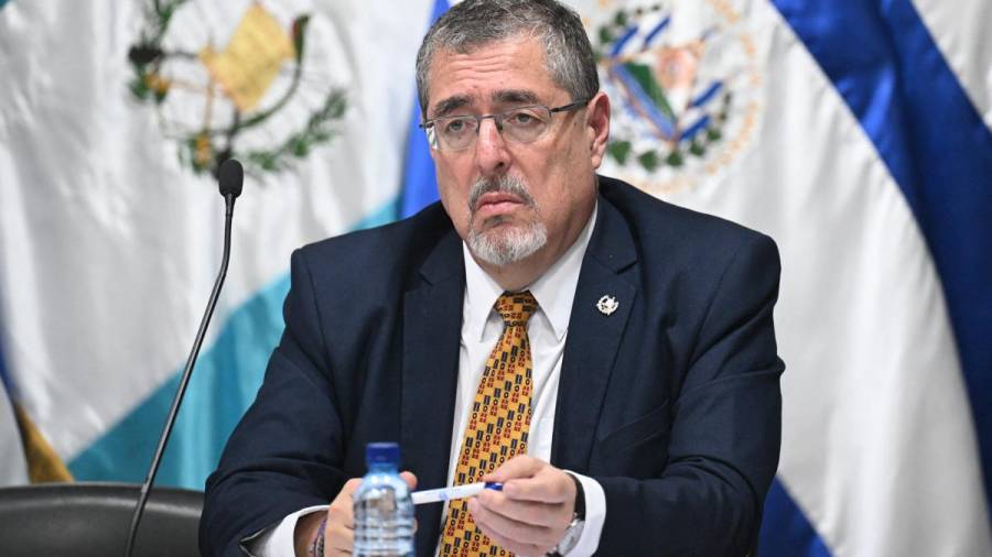 Tras resistir la arremetida judicial, Arévalo asume este domingo la Presidencia