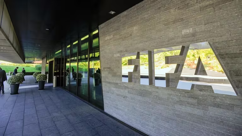 FIFA expuso a los 397 equipos que tienen prohibido inscribir jugadores: los 5 argentinos