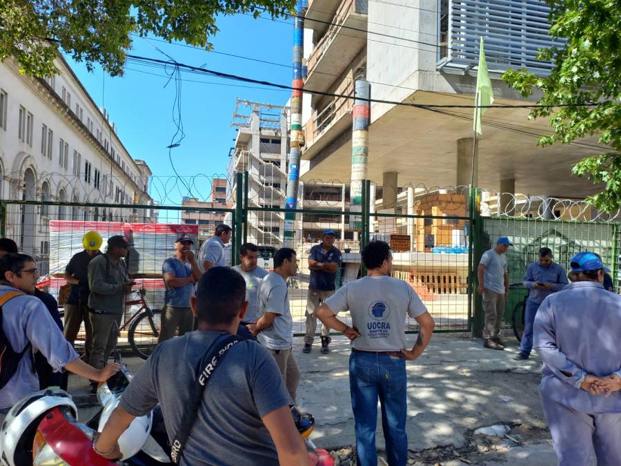 Despidieron a 36 trabajadores de la obra en Tribunales: ya son casi 60 los cesanteados en el 2024
