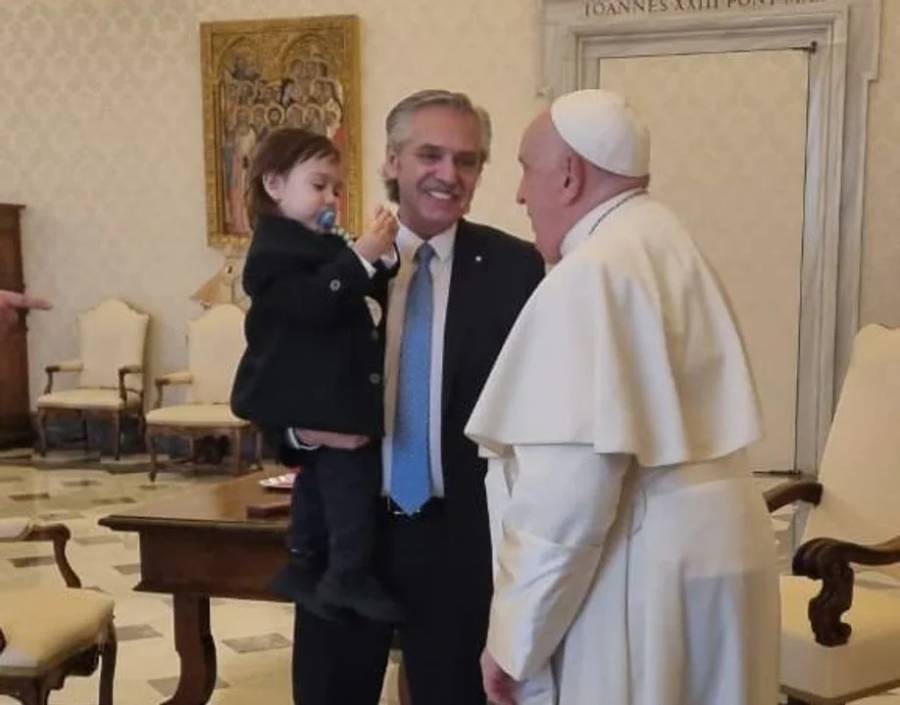 El papa Francisco recibió a Alberto Fernández y a su hijo en Roma