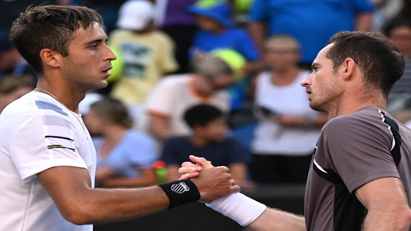 Abierto de Australia: Tomás Etcheverrydio venció a Andy Murray