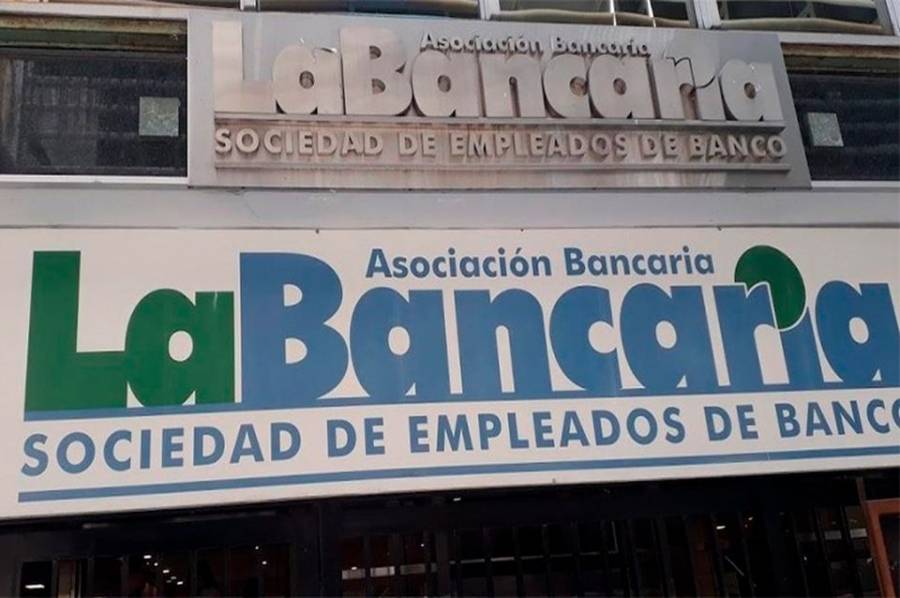 Bancarios acordaron nuevo aumento y el sueldo mínimo será de $904 mil