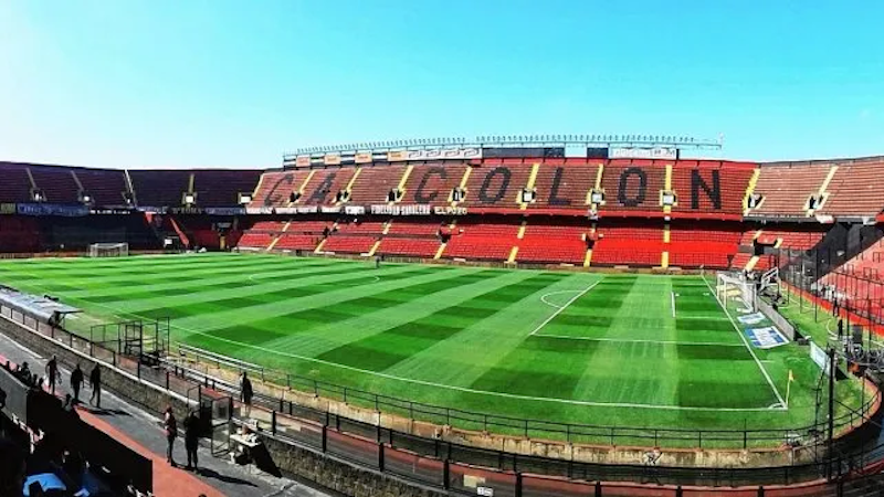 Colón jugaría con hinchas visitantes en la Primera Nacional