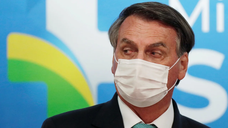 Aseguran que los registros de vacunación de Bolsonaro son falsos