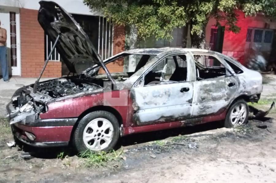 Se incendio un auto en el sur de la ciudad