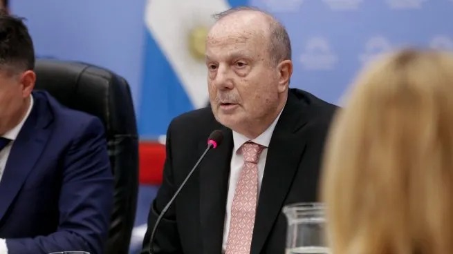 Milei echó al ministro de Infraestructura Guillermo Ferraro por filtrar información