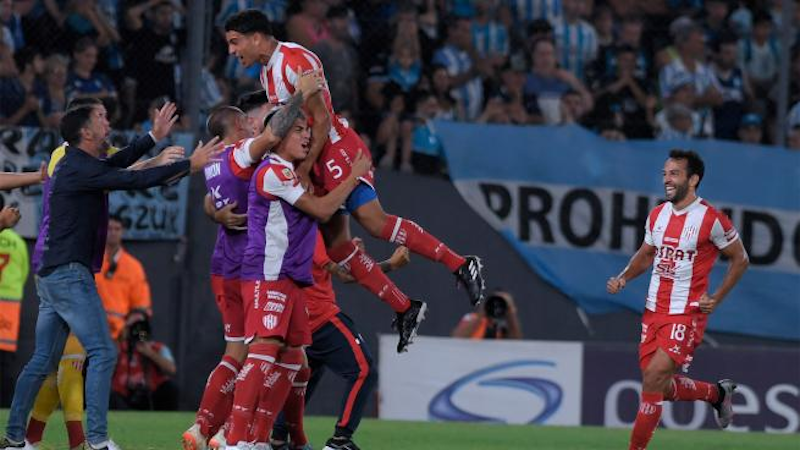 Unión fue más que Racing en Avellaneda, pero solo ganó por la mínima diferencia