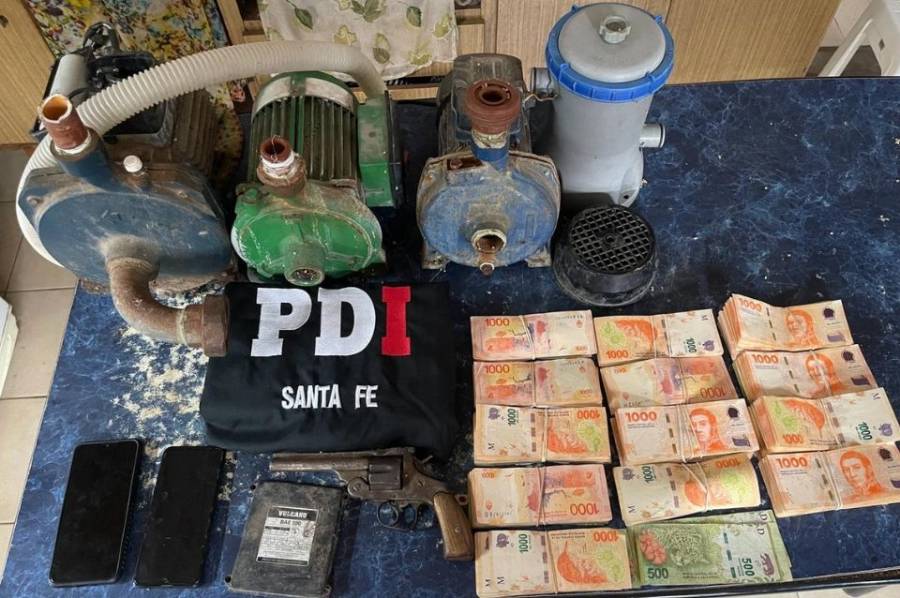 Los detuvieron con un arma, más de un millón de pesos y dos bombas de agua