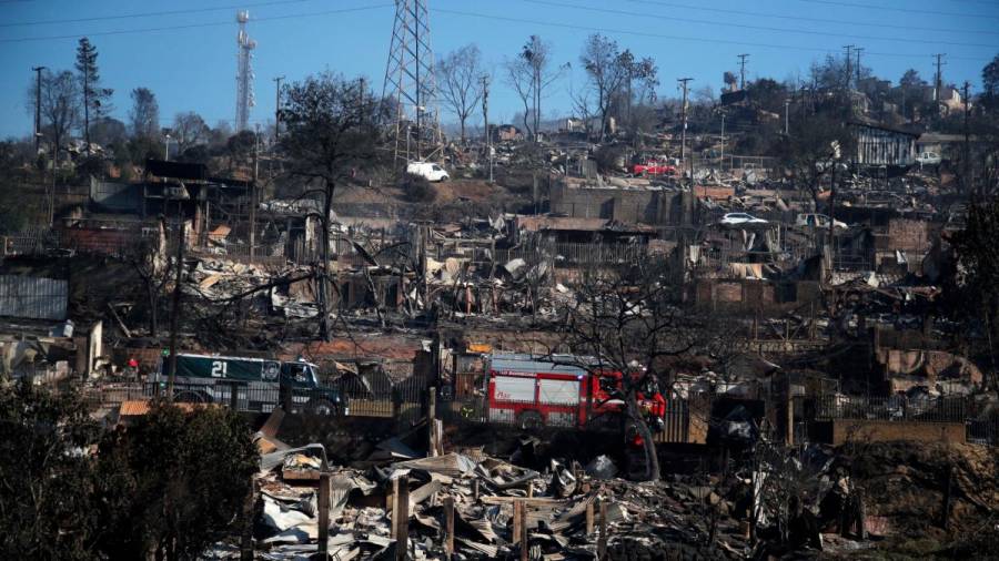 Hay al menos 19 muertos por los incendios en Chile: Boric declaró el estado de excepción