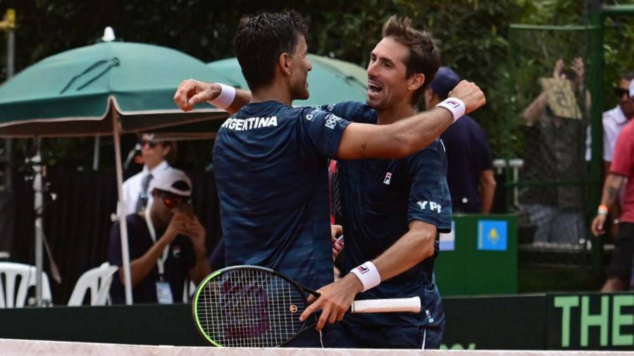 Argentina venció en dobles y puso 2-1 la serie de Copa Davis ante Kazajistán