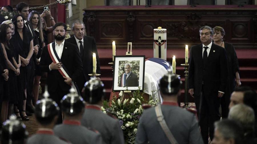 Boric despidió a Piñera con un discurso en el que reconoció sus convicciones