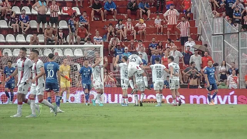 Unión fue goleado por el lider Newell ´s en el 15 de Abril