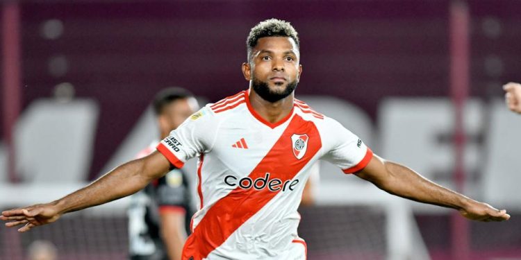 River va por otra victoria en su visita a Deportivo Riestra
