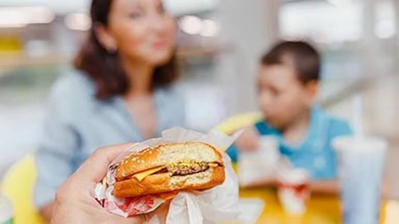 Las embarazadas deben evitar Las envolturas de comida rápida