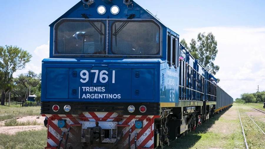 Hirieron con un aire comprimido al ayudante de un maquinista del Belgrano Cargas