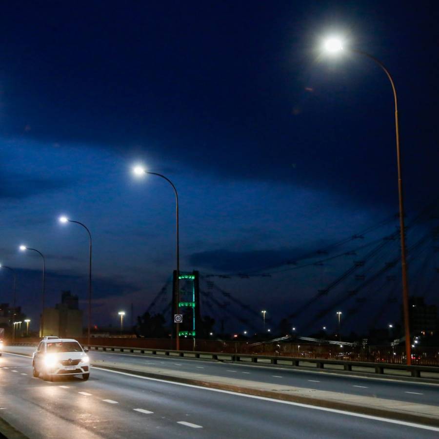 La Municipalidad restituyó y mejoró la iluminación en el Puente Oroño