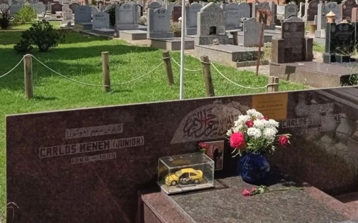 Profanaron las tumbas de Menem y su hijo en el Cementerio Islámico