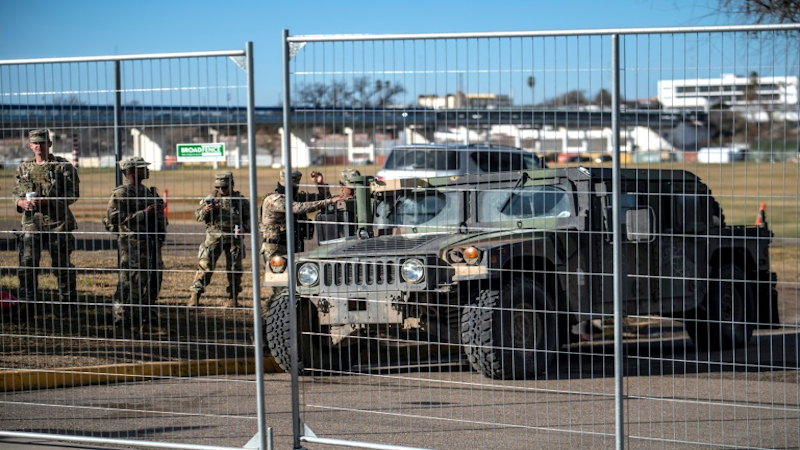 Texas construirá base militar en frontera con México