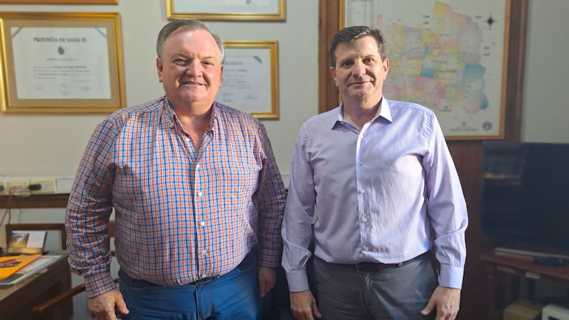 El Senador Felipe Michlig junto al Titular de Municipios y Comunas Horacio Ciancio 