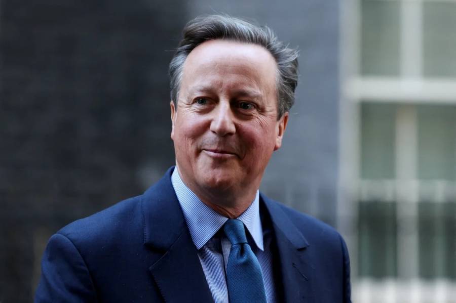 David Cameron llegó a las Islas Malvinas, a un mes de haberse reunido con Milei