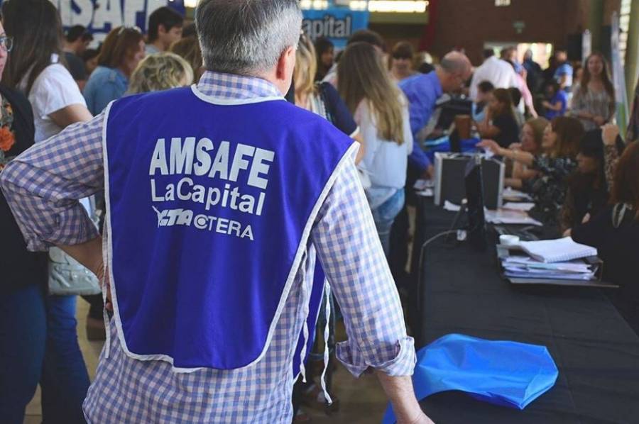 Las tres mociones que votan los docentes incluyen paros