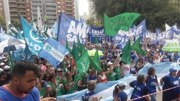 Los docentes públicos y privados de Santa Fe definieron un paro por 48 horas para la próxima semana